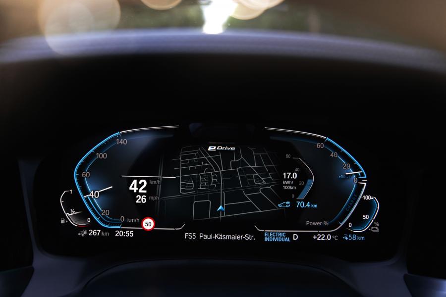 Панель приборов BMW 330e M Sport (G20) 2019 года  (WW) (фото 37 из 40)